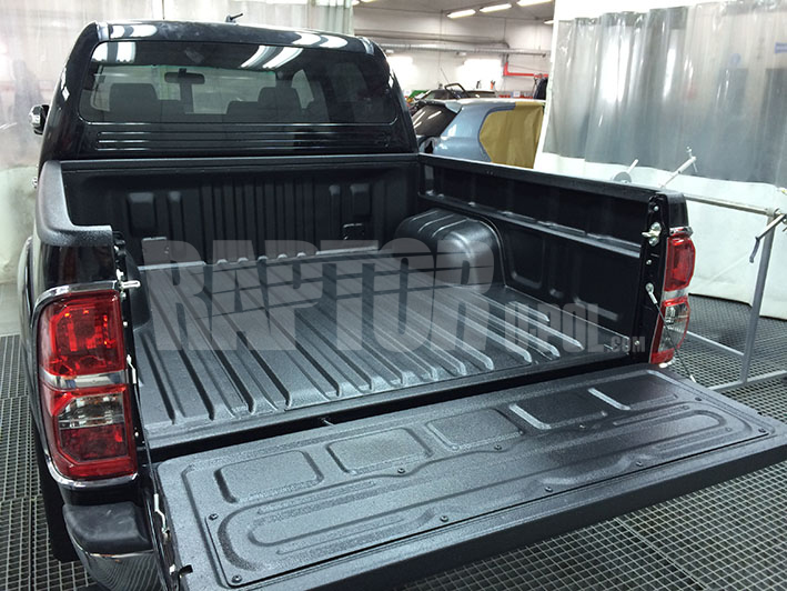 Toyota-Hilux-02 UPOL RAPTOR Beschichtung inkl. Farbe zum Einfärben
